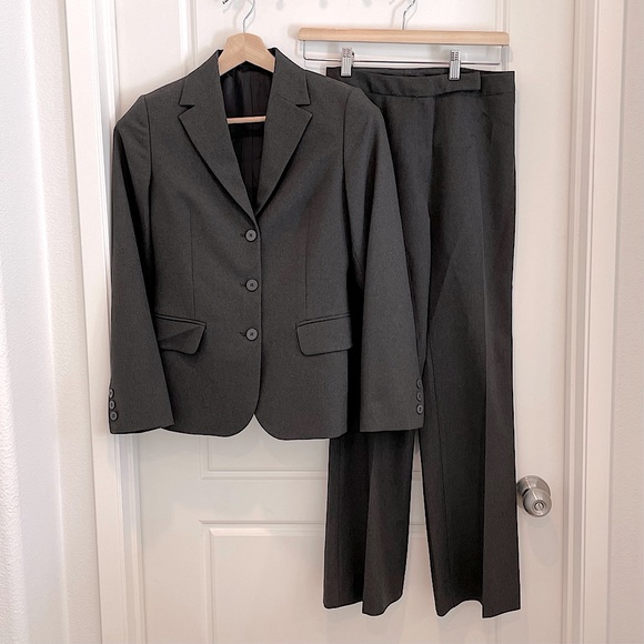 UNITED COLORS OF BENETTON MADE IN ITALY BLAZER SUIT/ PANT SET *EASY IRONING* - Picture 1 of 14